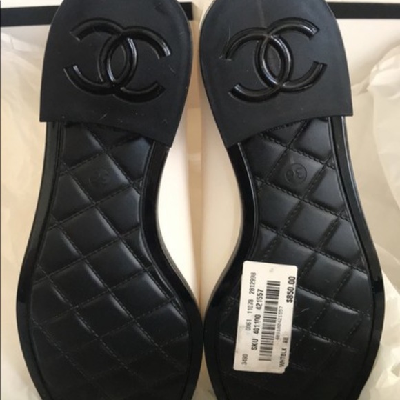 Chanel 19C Ivory White Black CC Logo PVC B… - Picture 5 of 11